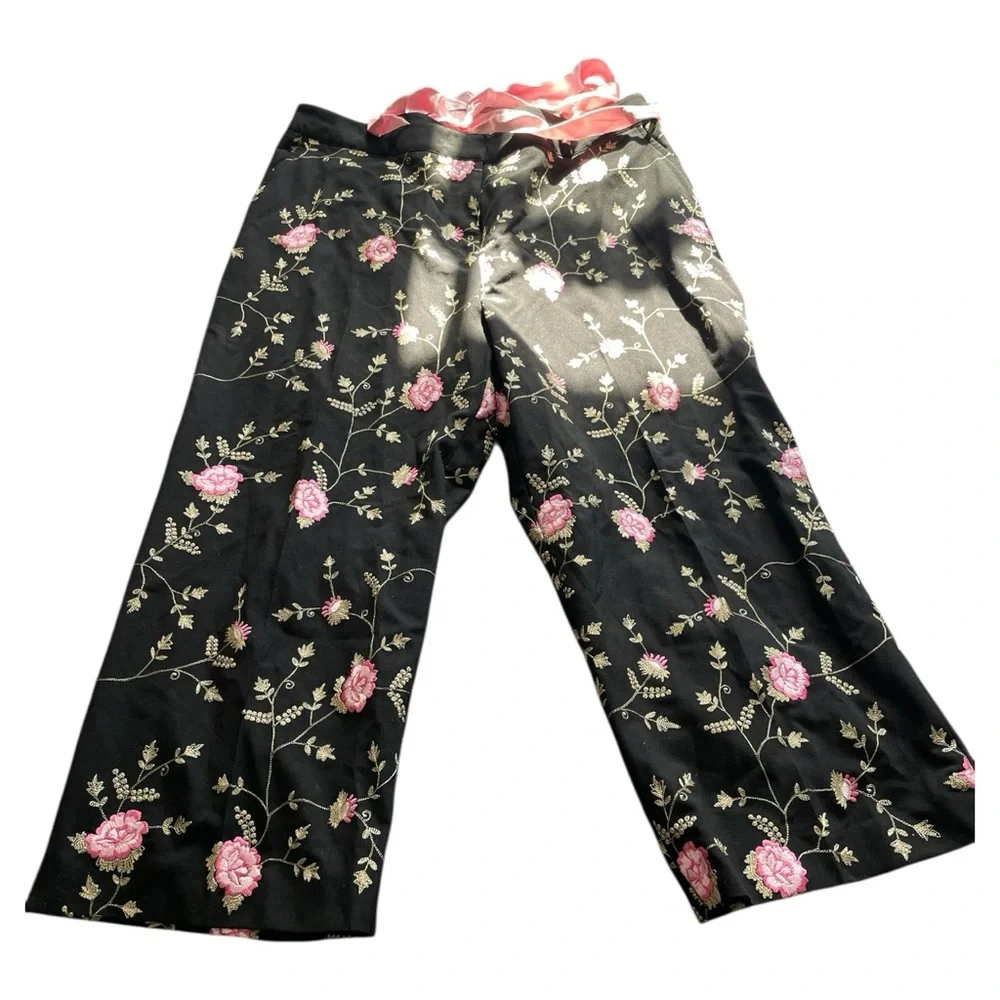 EUC Karen Kane Lifestyle Petites black/pink floral embroidered cropped pants 14P
